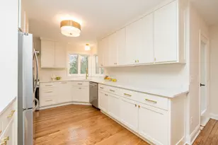 4809 Four Seasons Dr, Eagan, MN 55122 - Photo 8