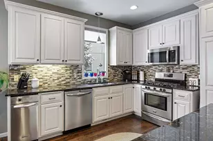 369 Sophia Ave E, Maplewood, MN 55117 - Photo 6