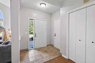 2084 Parkview Ln, Woodbury, MN 55125 - Photo 4