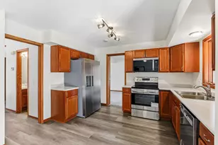 12525 Pinehurst Dr, Burnsville, MN 55337 - Photo 8