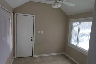 1041 6th St E, Saint Paul, MN 55106 - Photo 10