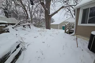 1041 6th St E, Saint Paul, MN 55106 - Photo 14