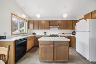 12975 Garner Ln, Apple Valley, MN 55124 - Photo 8