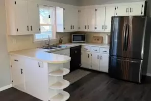 124 Hickory St N, Lester Prairie, MN 55354 - Photo 2