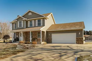 744 Jefferson Ave SW, Eyota, MN 55934 - Photo 2