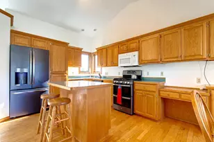 564 Monnens Ave, Shakopee, MN 55379 - Photo 4