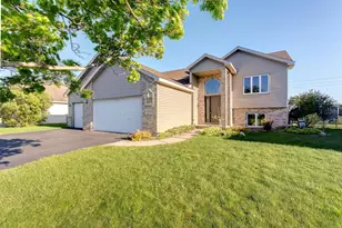 564 Monnens Ave, Shakopee, MN 55379 - Photo 1