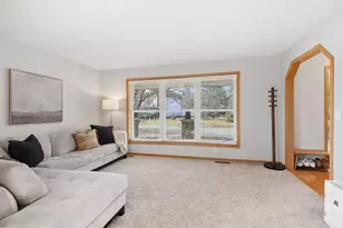 5220 Yorktown Ln N, Plymouth, MN 55442 - Photo 6