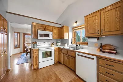 9042 Kentucky Avenue N, Brooklyn Park, MN 55445 - Photo 6