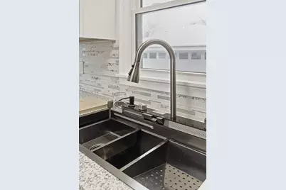 3418 Xenia Avenue N, Crystal, MN 55422 - Photo 30