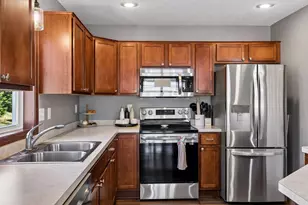 593 Stonewood Way, Burnsville, MN 55306 - Photo 4