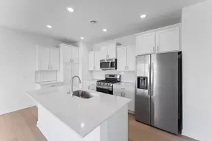 18333 Gladiator Dr, Lakeville, MN 55068 - Photo 2