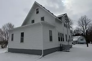 860 Montana Ave, Benson, MN 56215 - Photo 6