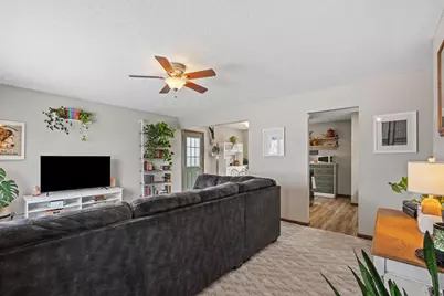 239 Highwood Drive, Chaska, MN 55318 - Photo 4