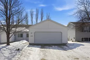 1327 32nd St Cir S, Moorhead, MN 56560 - Photo 2