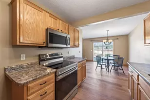 2755 Meadow Brook Dr, Woodbury, MN 55125 - Photo 10