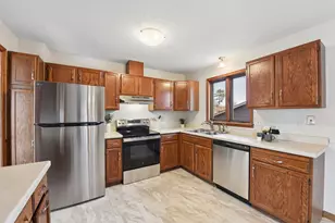 1270 Burke Ave W, Roseville, MN 55113 - Photo 4