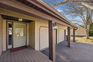 1270 Burke Ave W, Roseville, MN 55113 - Photo 2