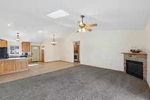 941 W Edge Pl, New Richmond, WI 54017 - Photo 6
