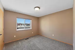 941 W Edge Pl, New Richmond, WI 54017 - Photo 14