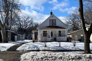 809 Broadway Ave S, Sauk Rapids, MN 56379 - Photo 2