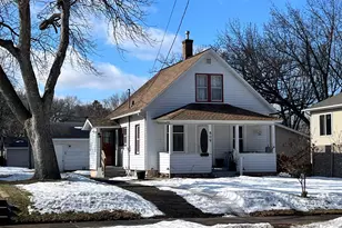 809 Broadway Ave S, Sauk Rapids, MN 56379 - Photo 1