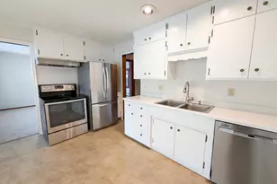 973 Bidwell St, West Saint Paul, MN 55118 - Photo 2