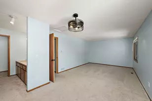 2048 Kings Rd, Eagan, MN 55122 - Photo 12