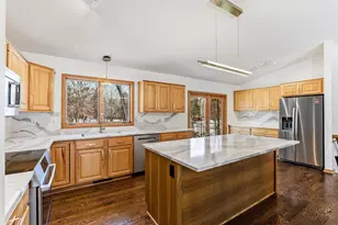 3590 Searle Ct, Vadnais Heights, MN 55127 - Photo 12