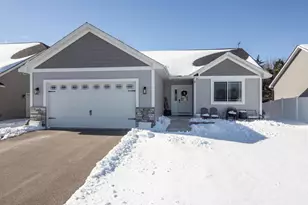 404 Grant Ave SE, Hutchinson, MN 55350 - Photo 2