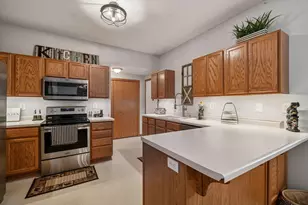 1109 Crystal Ct, Chaska, MN 55318 - Photo 6