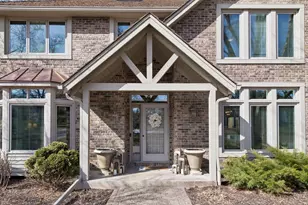 291 Trappers Pass, Chanhassen, MN 55317 - Photo 2