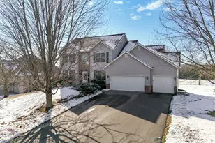 2888 Eagle Valley Dr, Woodbury, MN 55129 - Photo 2