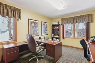 305 Pondview Ln, Chaska, MN 55318 - Photo 36