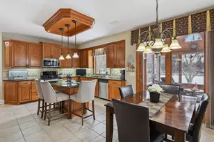 305 Pondview Ln, Chaska, MN 55318 - Photo 16