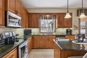 305 Pondview Ln, Chaska, MN 55318 - Photo 12