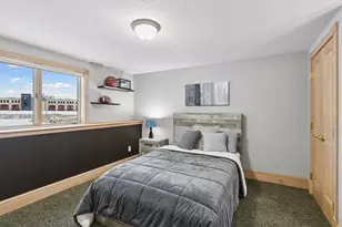 305 Pondview Ln, Chaska, MN 55318 - Photo 44