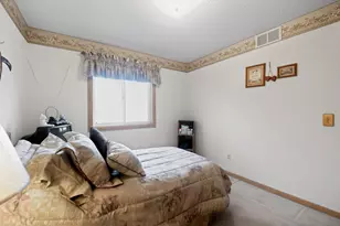 7040 49th St N, Oakdale, MN 55128 - Photo 20