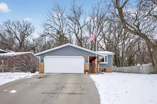 3770 Manor Woods Dr NW, Rochester, MN 55901 - Photo 2