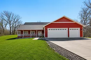 438 Wildwood Rd, Mahtomedi, MN 55115 - Photo 1