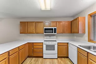 696 Monn Ave, Vadnais Heights, MN 55127 - Photo 4