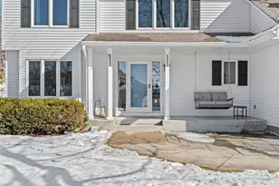 7215 Sunshine Dr, Eden Prairie, MN 55346 - Photo 2