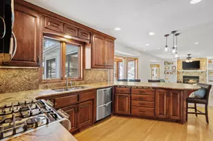 7215 Sunshine Dr, Eden Prairie, MN 55346 - Photo 20