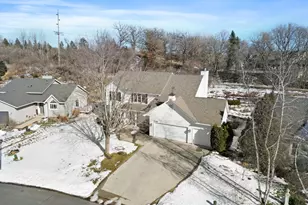 7215 Sunshine Dr, Eden Prairie, MN 55346 - Photo 8