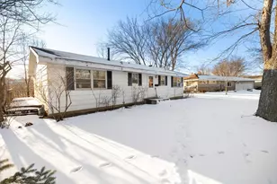 5057 9 Mile Creek Cir, Bloomington, MN 55437 - Photo 2