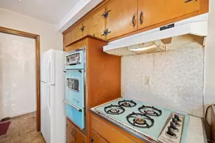 5057 9 Mile Creek Cir, Bloomington, MN 55437 - Photo 4