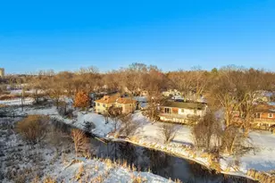 5057 9 Mile Creek Cir, Bloomington, MN 55437 - Photo 24