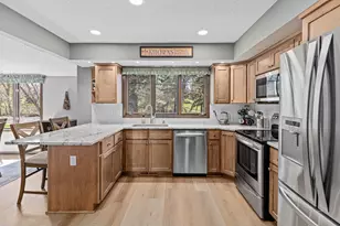 2347 Greenbrier Cir, Little Canada, MN 55117 - Photo 6
