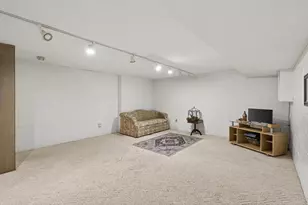 6042 Golden Valley Rd, Golden Valley, MN 55422 - Photo 12