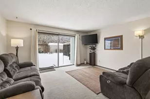 6042 Golden Valley Rd, Golden Valley, MN 55422 - Photo 8